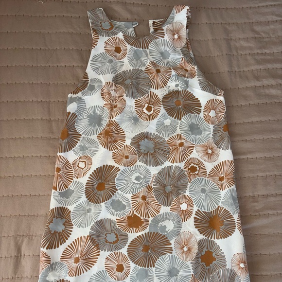 Manuhealii Dresses & Skirts - Manuhealii Opihi Pattern Shift Dress in White, Tan & Gray